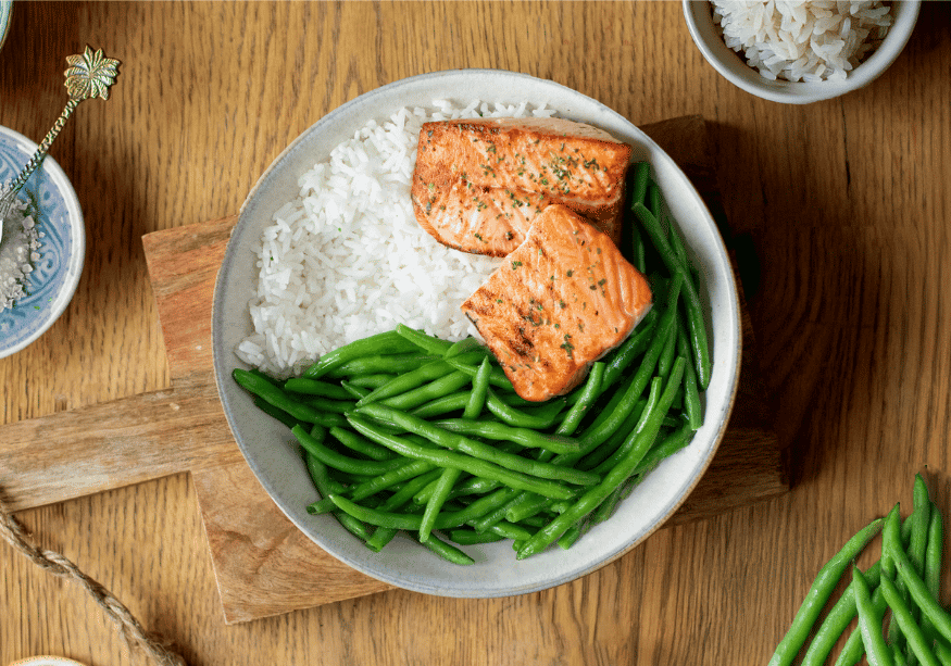 Lachs, Reis, grüne Bohnen