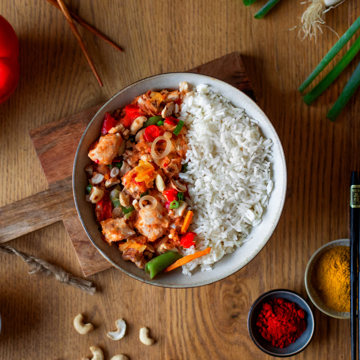 Gai Pad Med Mamuang avec riz