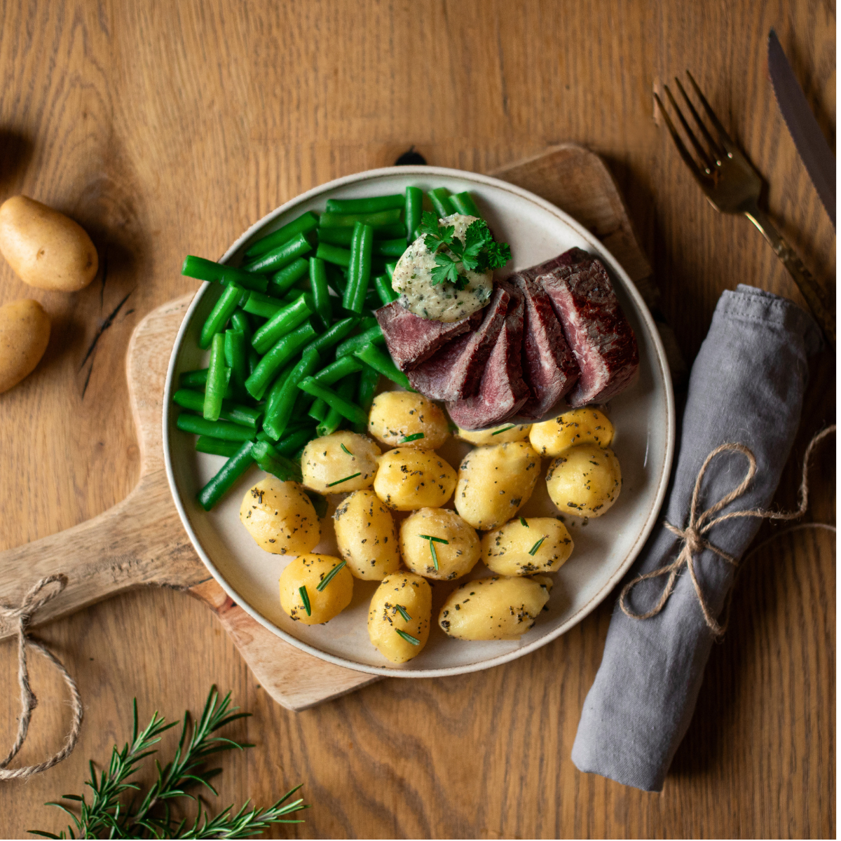 Rumsteck avec pommes de terre au romarin